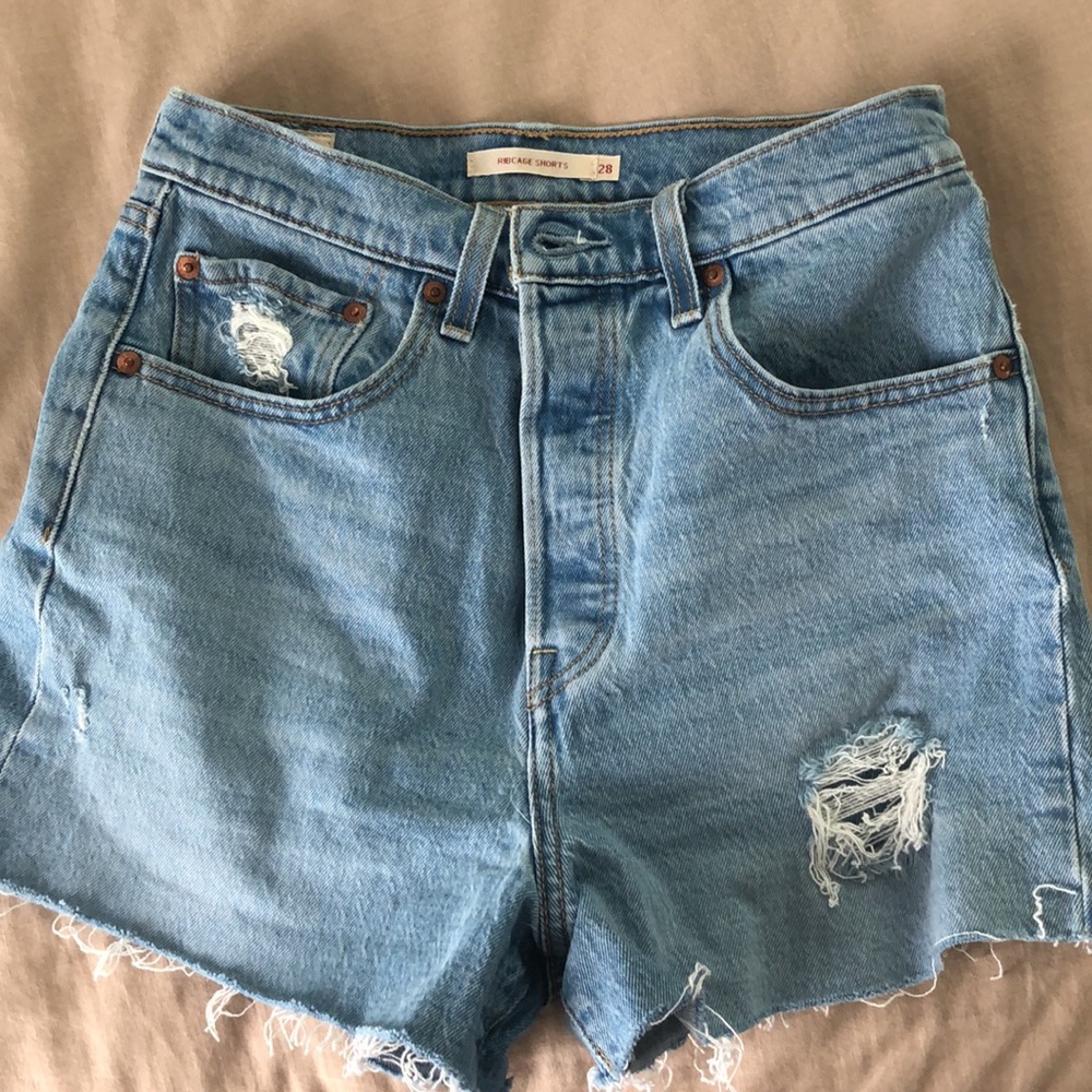 Levi’s Ribcage Jean Shorts🫐
